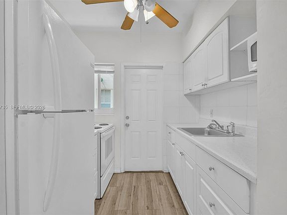 3rd image of 1135 Euclid Ave #202