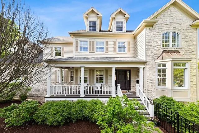 705 N Elm St photo 1