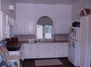 11 N Eyberg Ave, Treynor, IA 51575
