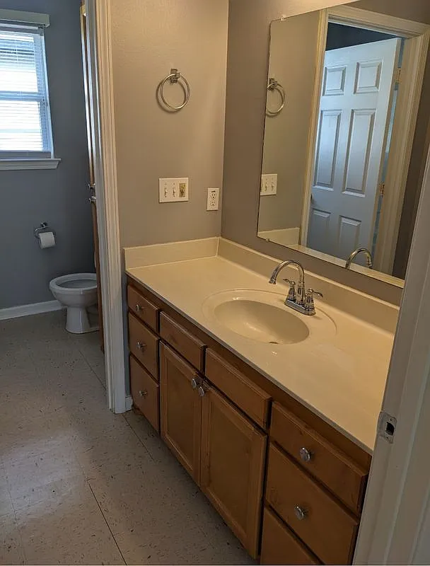 3 bed, 1.5 bath, 1265 sqft, $1,600 — Photo 2