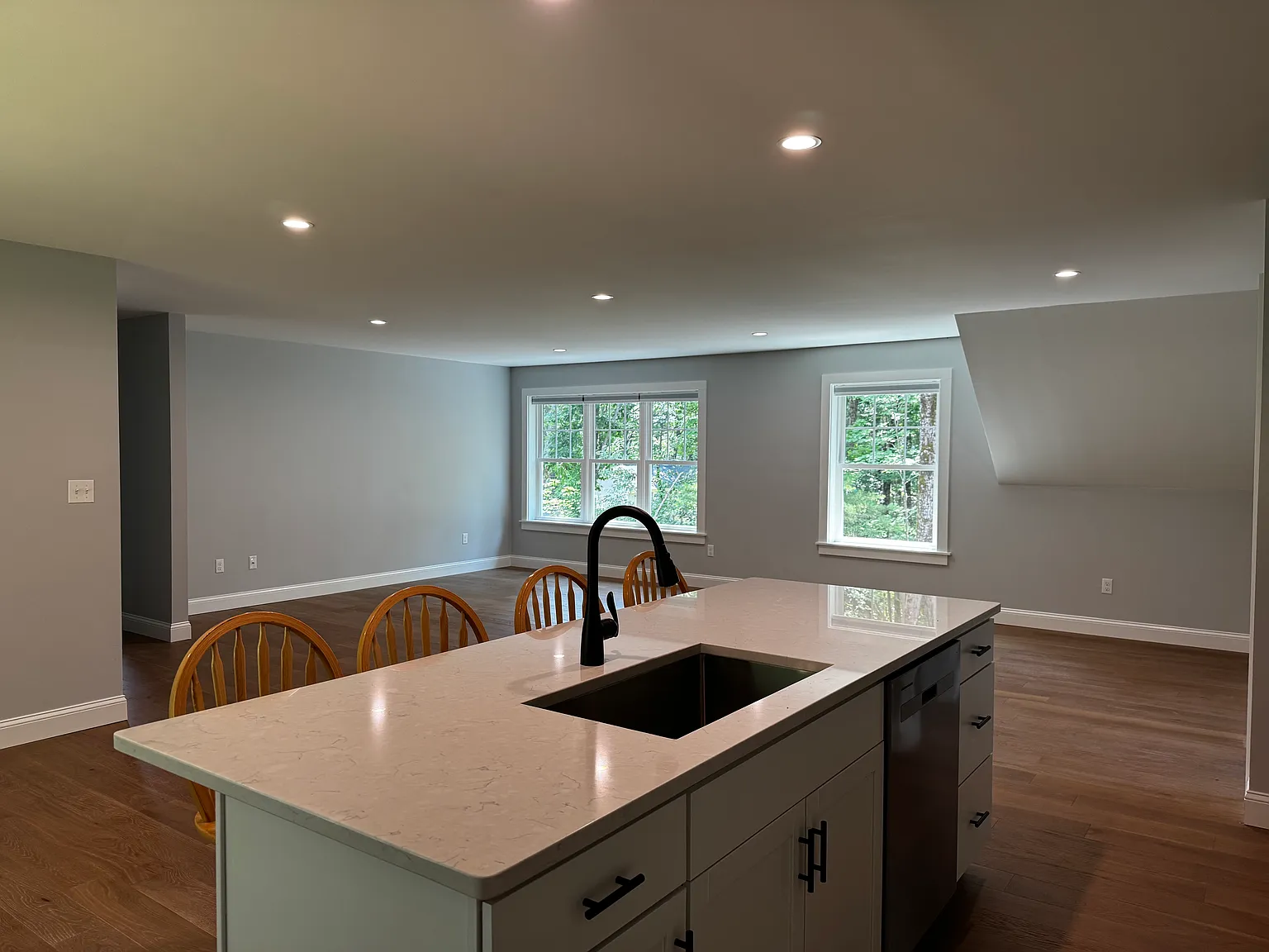 2 bed, 1340 sqft, $3,000 — Photo 3