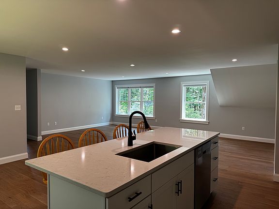 3rd image of 76 Alewive Rd