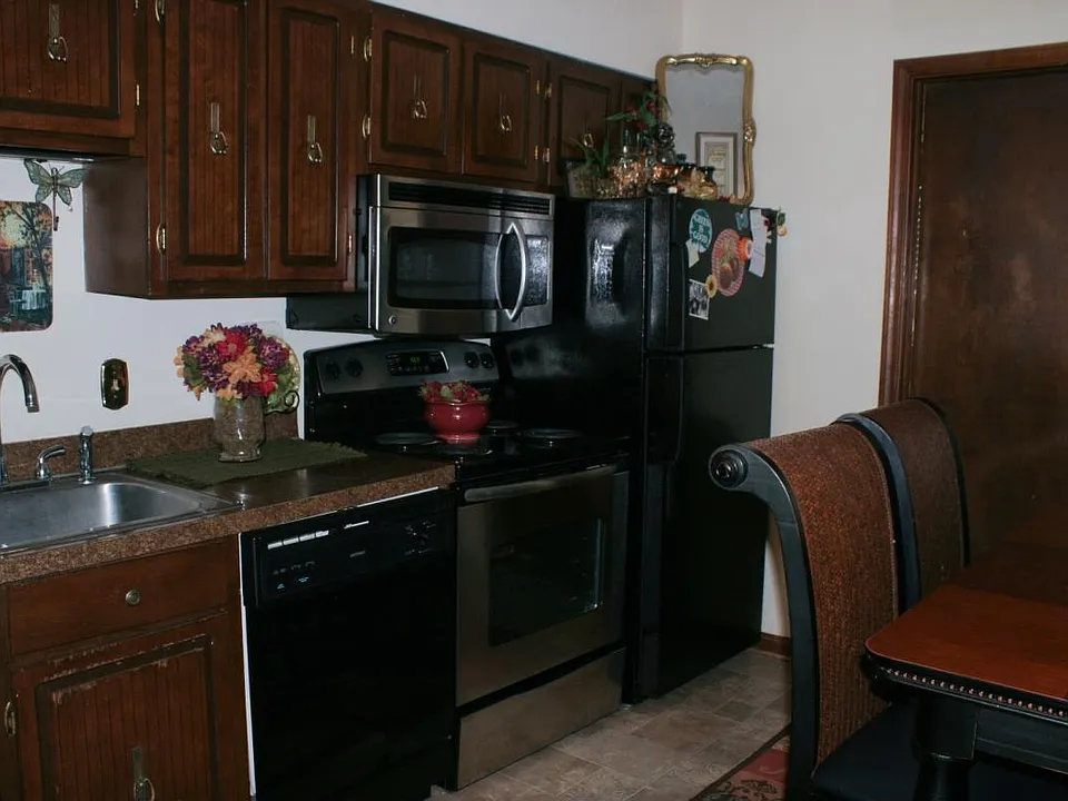 Kitchen -Dining Area