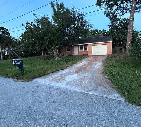 4th image of 2493 SE Richmond St