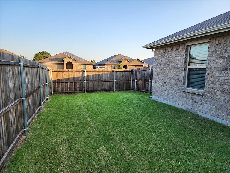 100 Stovall Ln — Photo 10