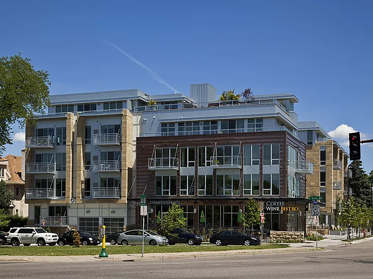 1800 Lake Apartments — Photo 3