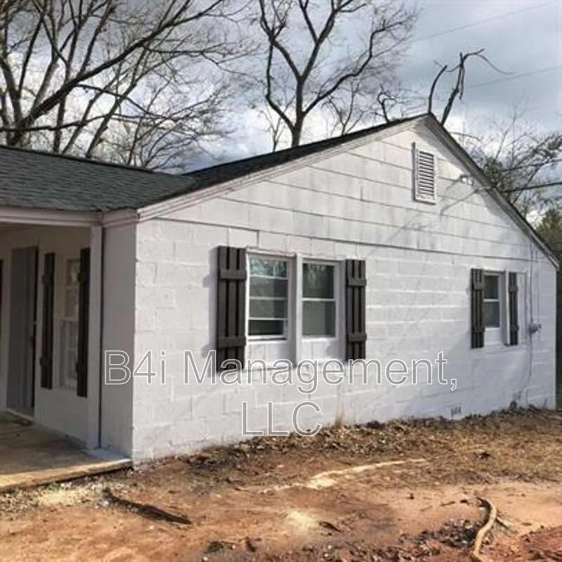 2 bed, 1.0 bath, 900 sqft, $900 — Photo 1