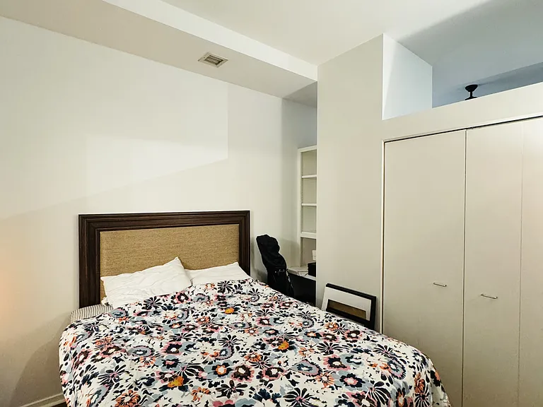 208 W Washington St #1208 — Photo 10