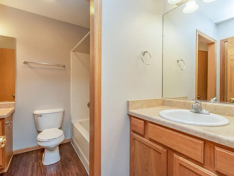 544 SW 46th St — Photo 9