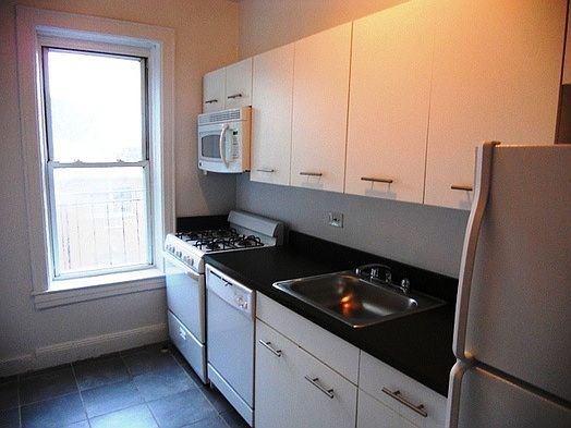 2nd image of 4441 Carpenter Ave APT 5