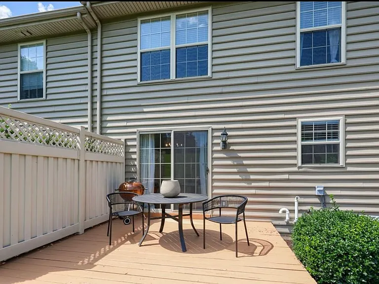 637 Royal View Dr — Photo 19