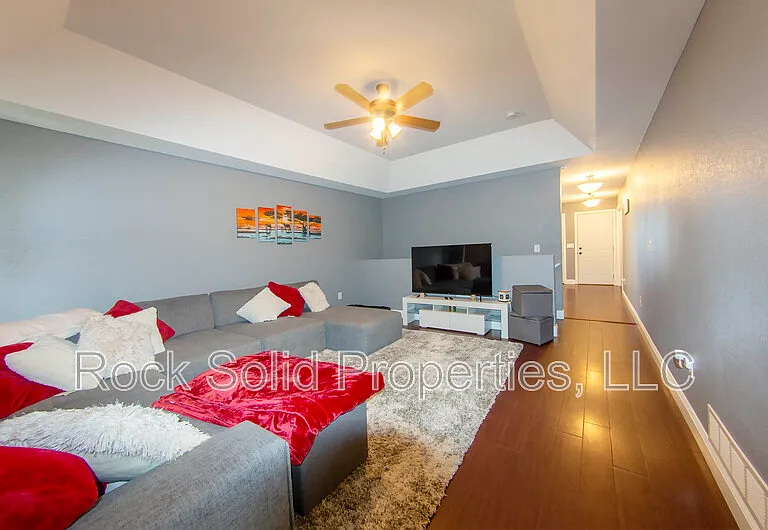 521 Queens Rd #1 — Photo 6