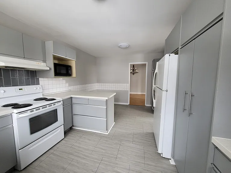 70 Penetang St #1 — Photo 20