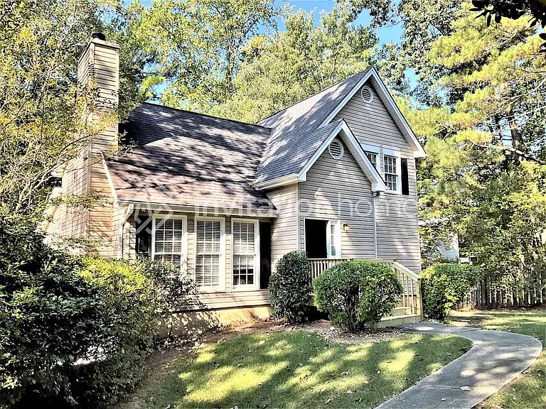 2711 Spring Ridge Cir — Photo 1
