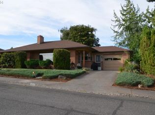 748 E 18th St, The Dalles, OR