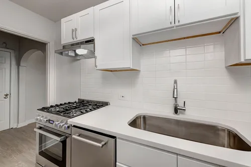 Newly renovated 1 bedroom with 1 bath units from $1250-$1500 Photo 1