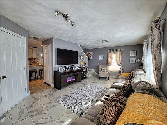 2nd image of 42 Burnside St