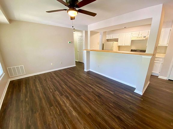 3rd image of 9105 Lincolnshire Ct APT E