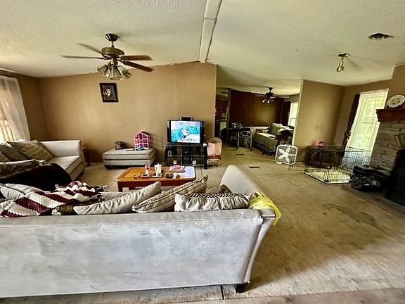 3rd image of 1074 Bull Hill Rd