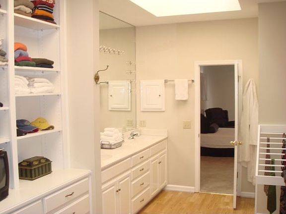 MASTER BR CLOSET