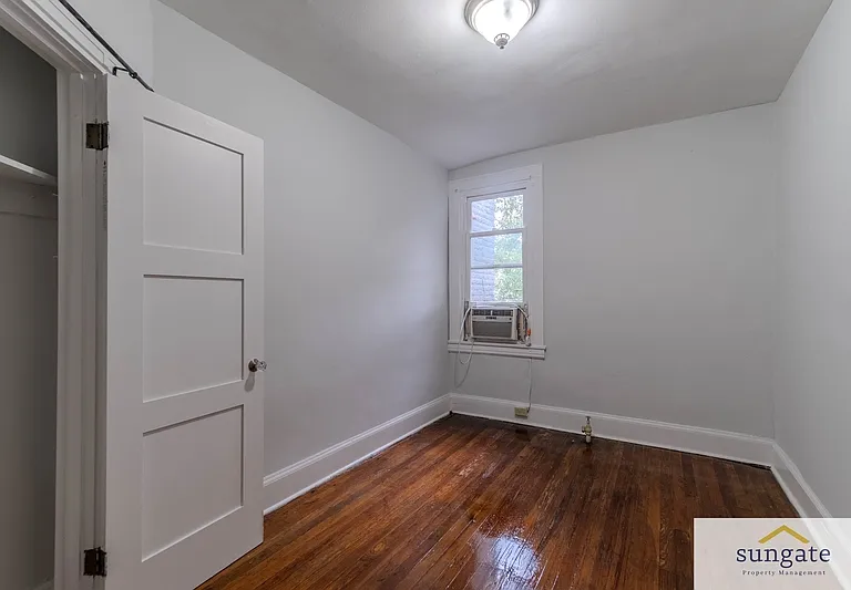 348 E University Pkwy — Photo 16