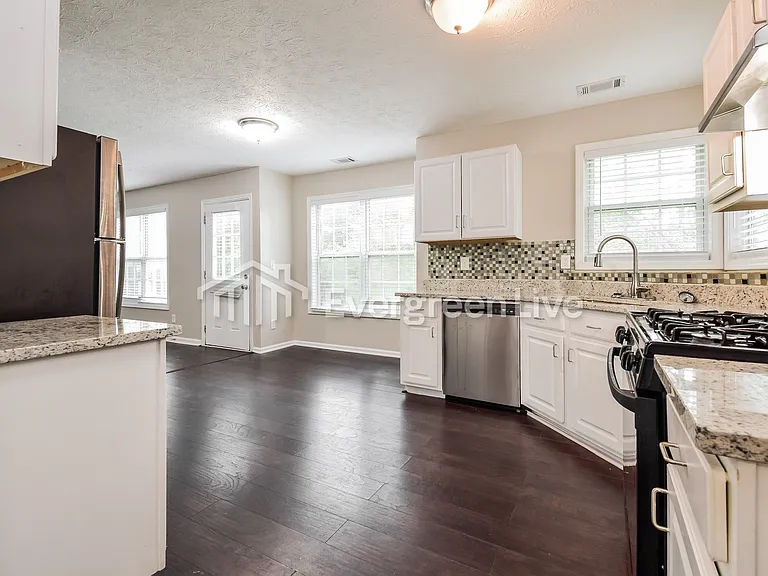 3689 Patti Pkwy — Photo 4