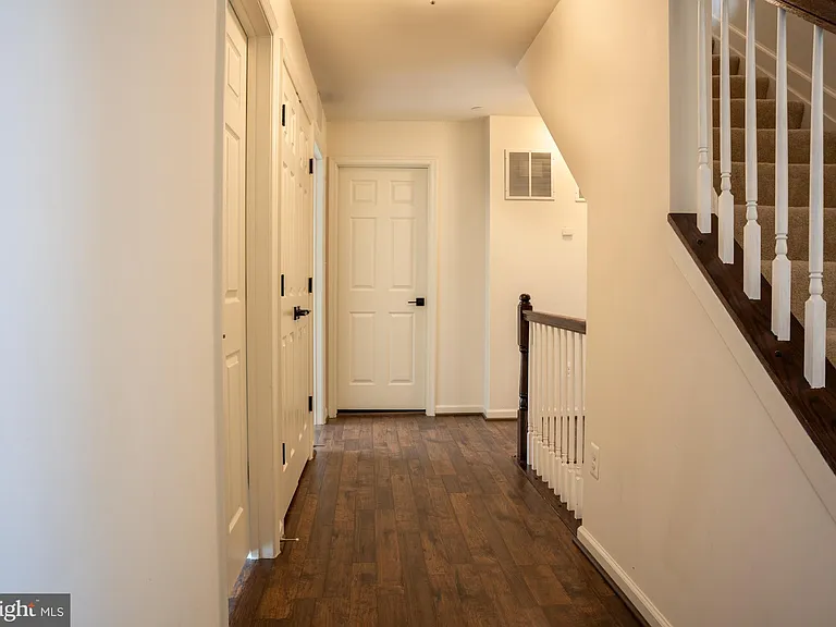 42243 Canary Grass Sq — Photo 24