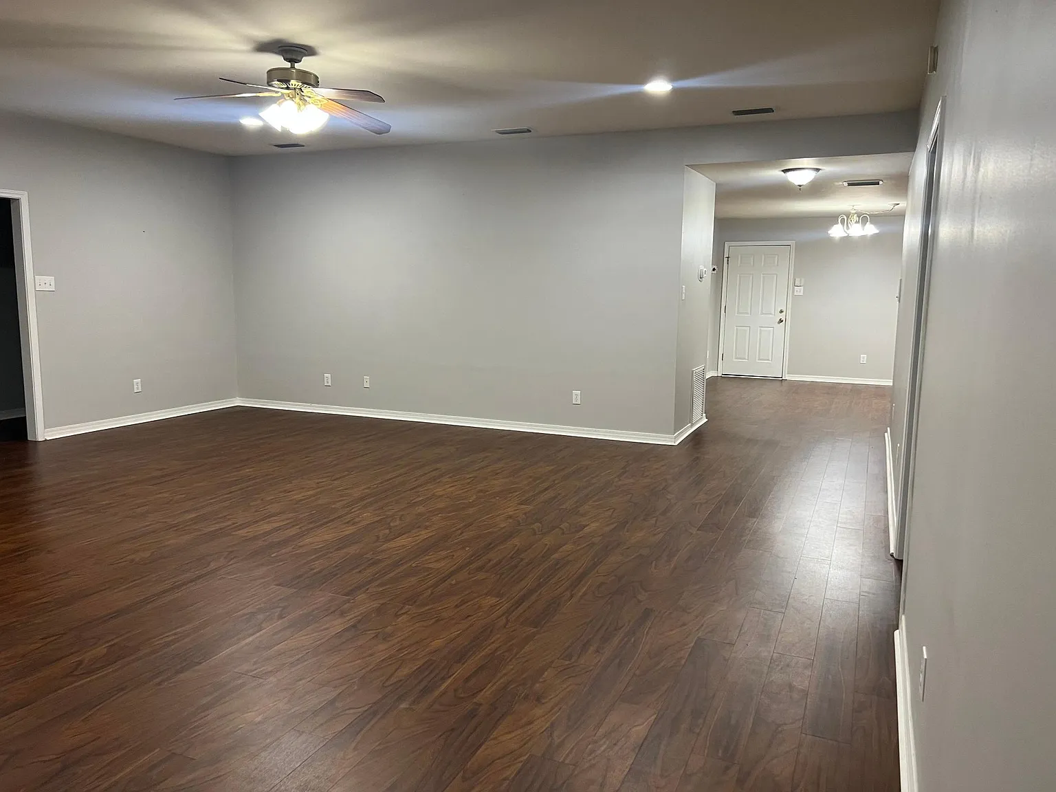 3 bed, 2300 sqft, $2,450 — Photo 4