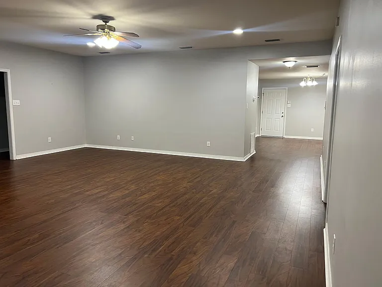 1750 Hunters Ridge Dr W — Photo 4