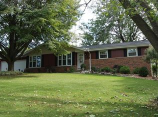 W1037 Vail Dr, Burlington, WI 53105