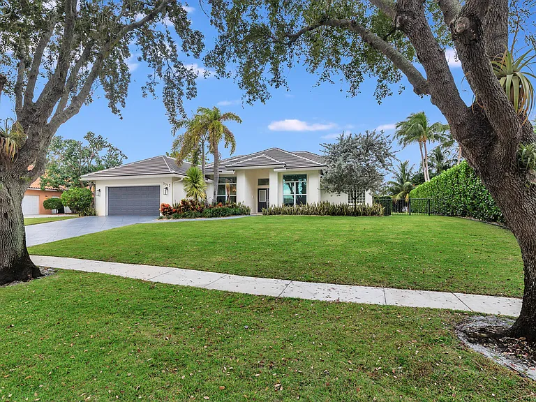 3317 Embassy Dr — Photo 34