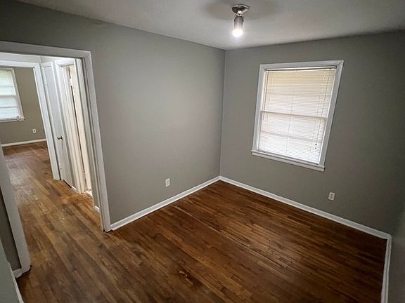 4th image of 4914 Biscoe Ave