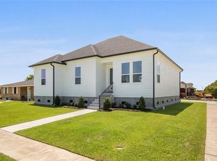 8500 Squadron Dr, Chalmette, LA 70043