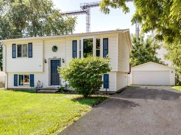 121 Bullard St, Poplar Grove, IL 61065