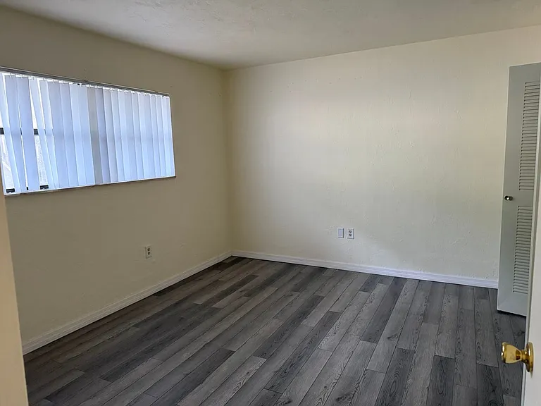 2811 SW Archer Rd #M111 — Photo 5