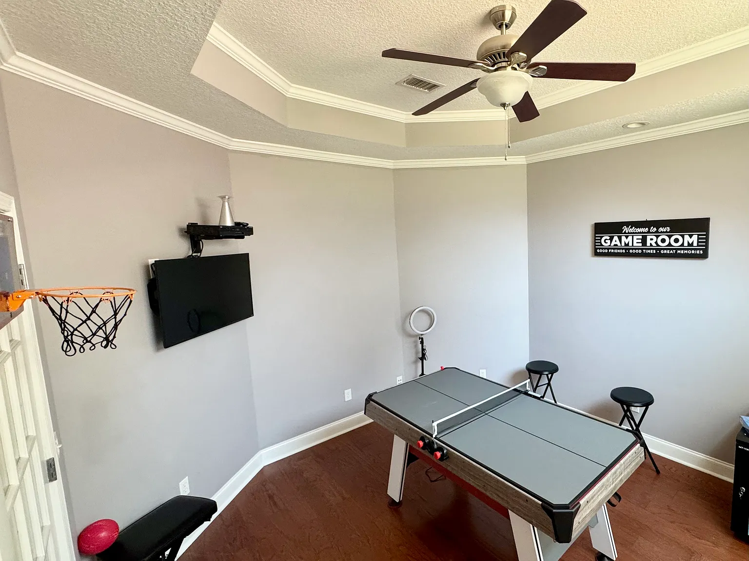 5 bed, 3.5 bath, 3000 sqft, $4,000 — Photo 1
