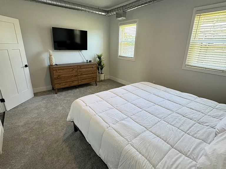 2nd Bedrom with King bed