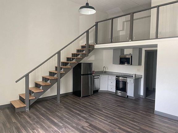 2nd image of 480 S Salina St #210