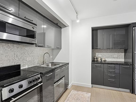 4th image of 20 Exchange Pl APT 1010