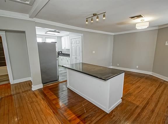 4th image of 619 Pink St
