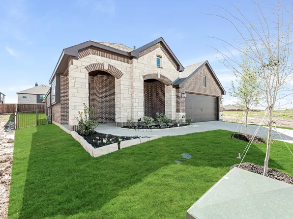 7744 Oakmeade St, Joshua, TX 76058