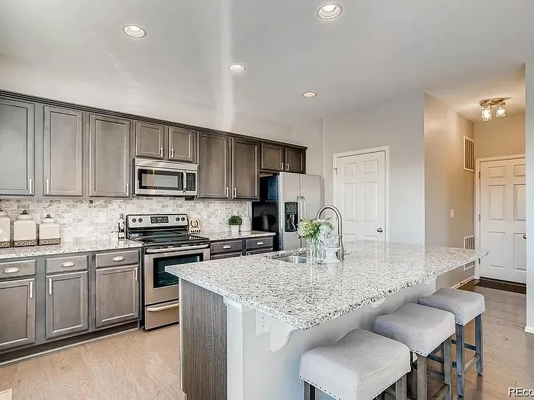 2212 Shadow Creek Dr — Photo 3