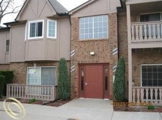 30604 Oakridge Manor Dr, Roseville, MI