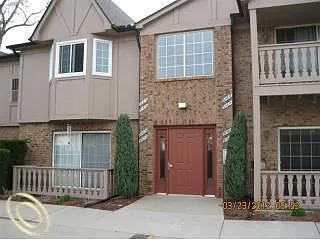 30604 Oakridge Manor Dr photo 1