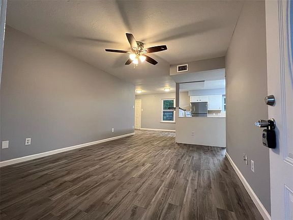 4th image of 107 Laurie Ln