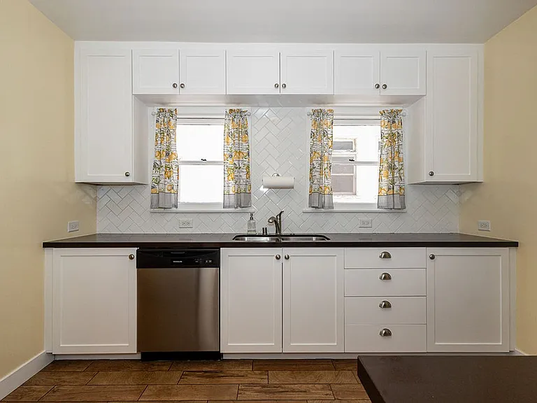 1221 S Sycamore Ave — Photo 15