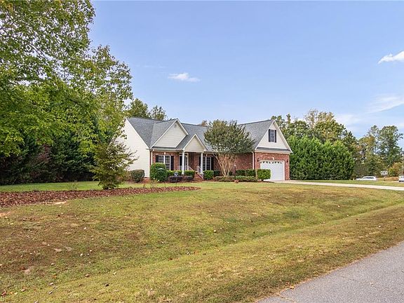 4th image of 230 Autumn Gate Dr