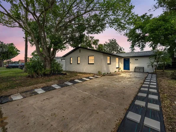 801 Walnut Dr, Seffner, FL 33584