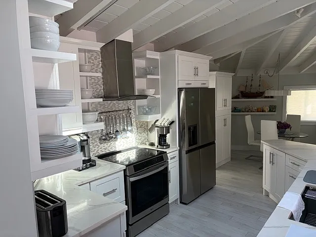 223 E Hart St — Photo 22