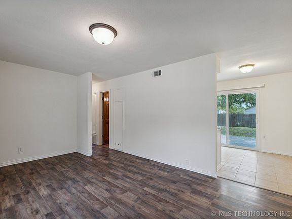 5th image of 108 W Orleans Ave